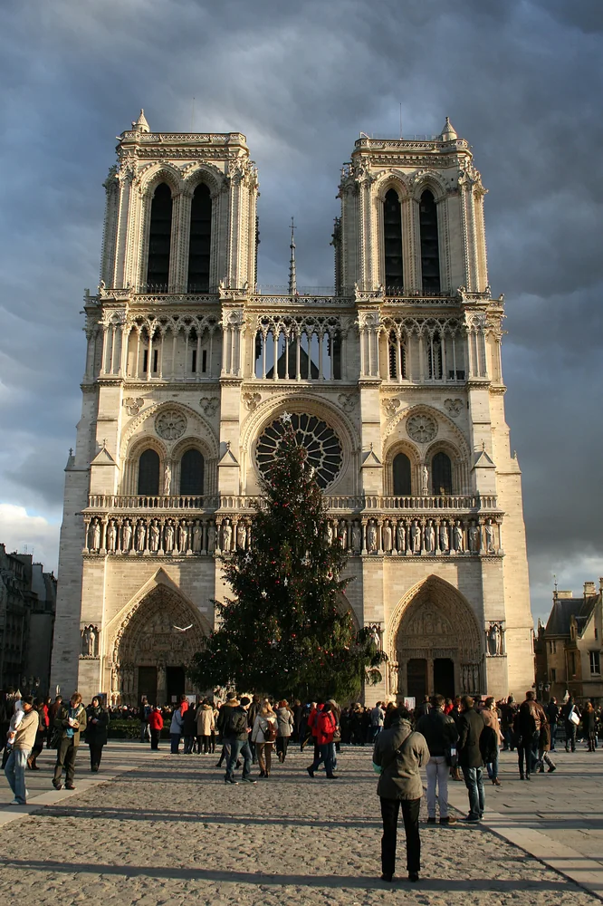 Fachada occidental de la Catedral de Notre-Dame de París.